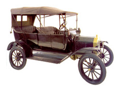 Один из самых знаменитых автомобилей в мире, Ford T, известен прежде всего тем, что благодаря ему автомобиль стал средством передвижения, а не игрушкой для богатых.